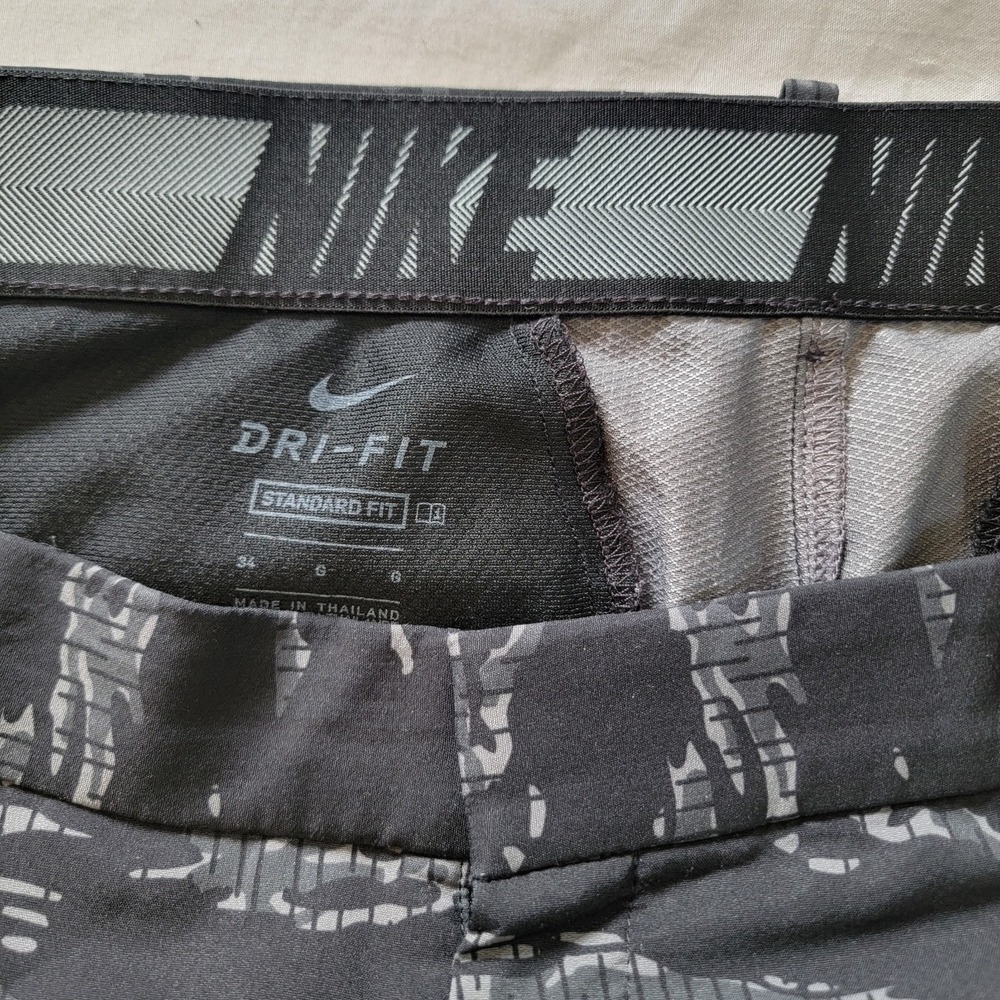 Nike Golf Shorts Mens 34 Dri-FIT Standard Fit Black Tiger Stripe Camo EUC